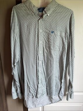 XL Cinch Button-Down Long Sleeve Shirt in Light Blue Geometric Print